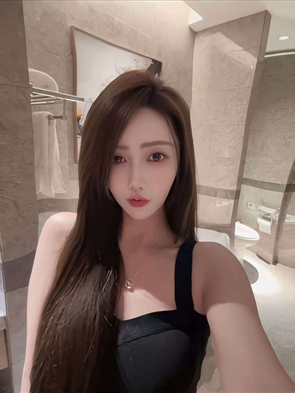 谦瑜伽老师 现场教学 🉑一字马 五星级公寓 173d 99年 蜜桃臀 筷子腿 大长腿 - Photo 8 - 北京 Call Girl