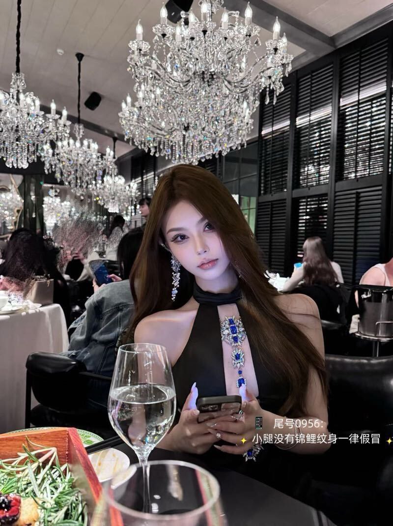 谦瑜伽老师 现场教学 🉑一字马 五星级公寓 173d 99年 蜜桃臀 筷子腿 大长腿 - Photo 2 - 北京 Call Girl