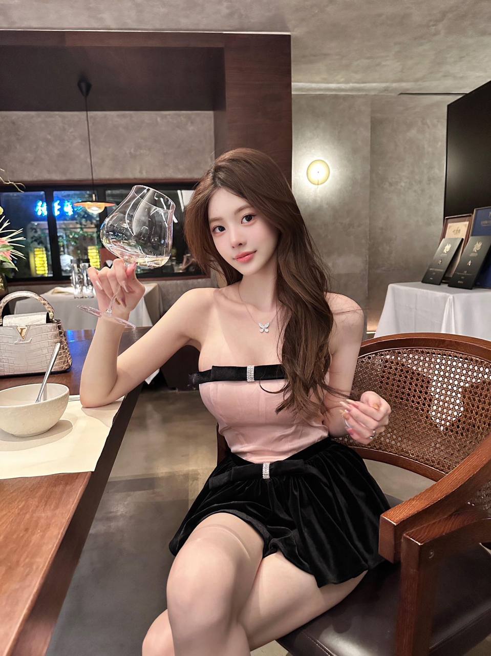 杨弈 - 02岁 - 广州 Call Girl