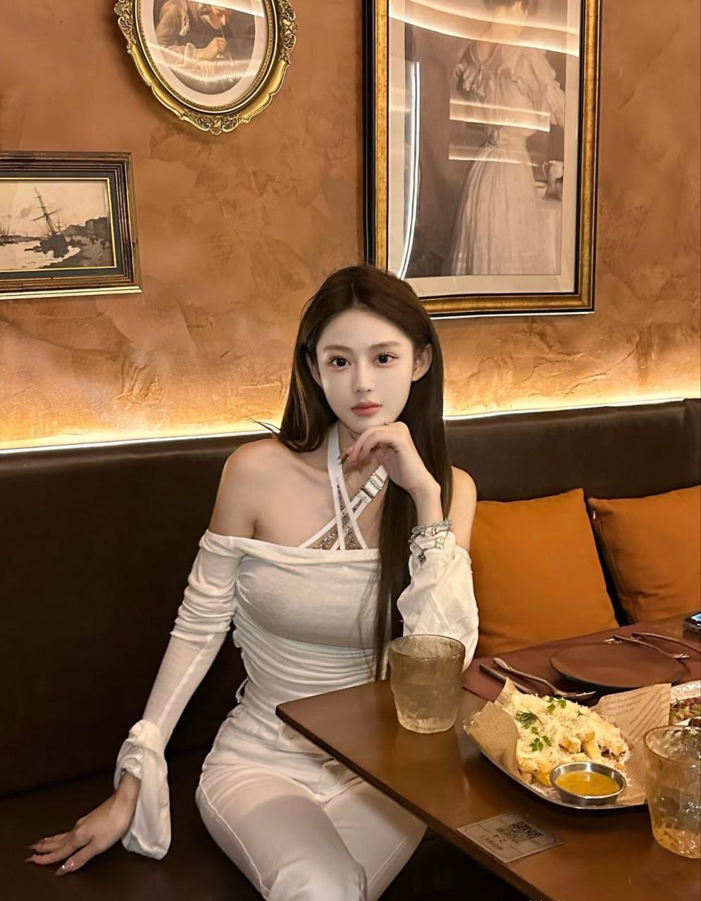 ID: 979 - 香港 Call Girl