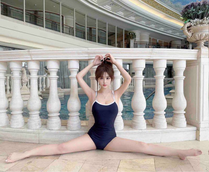 ID: 8232 - 深圳 Call Girl